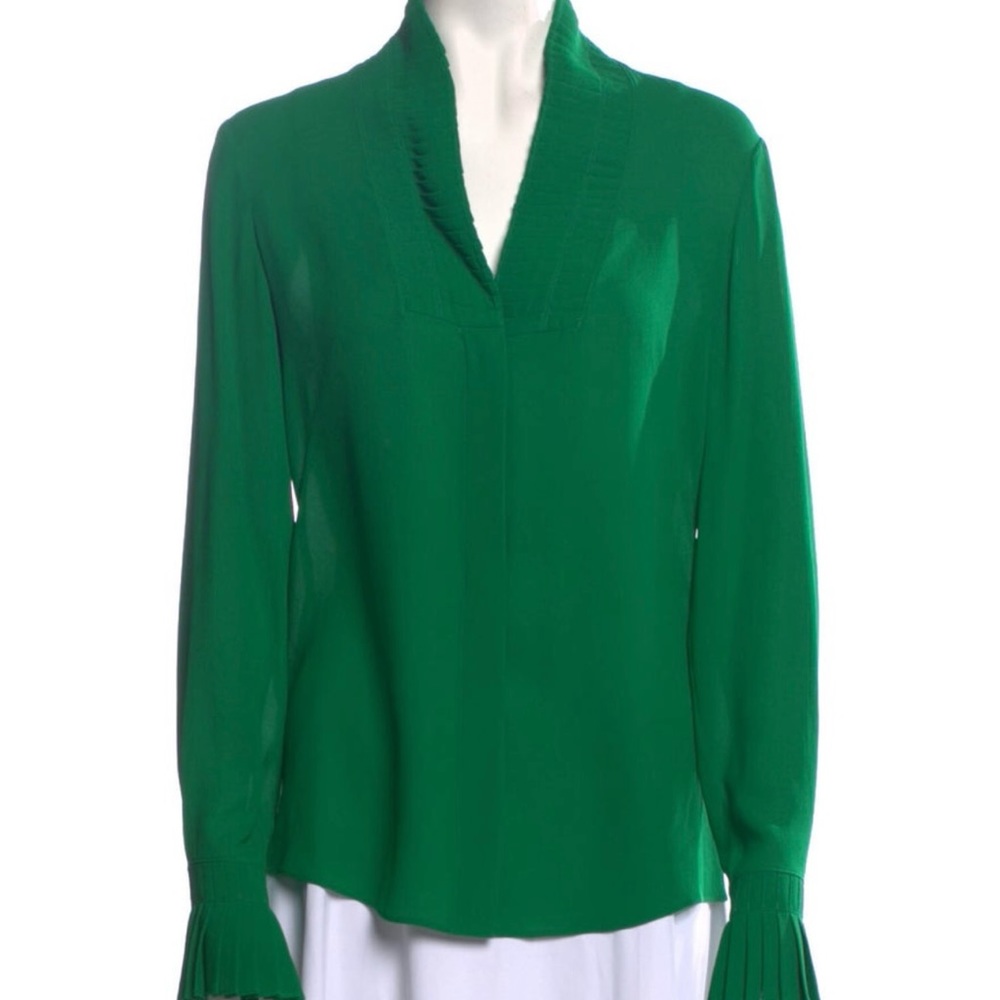 Gorgeous 2012 Alexander McQueen green blouse, 100% silk. Size 4.